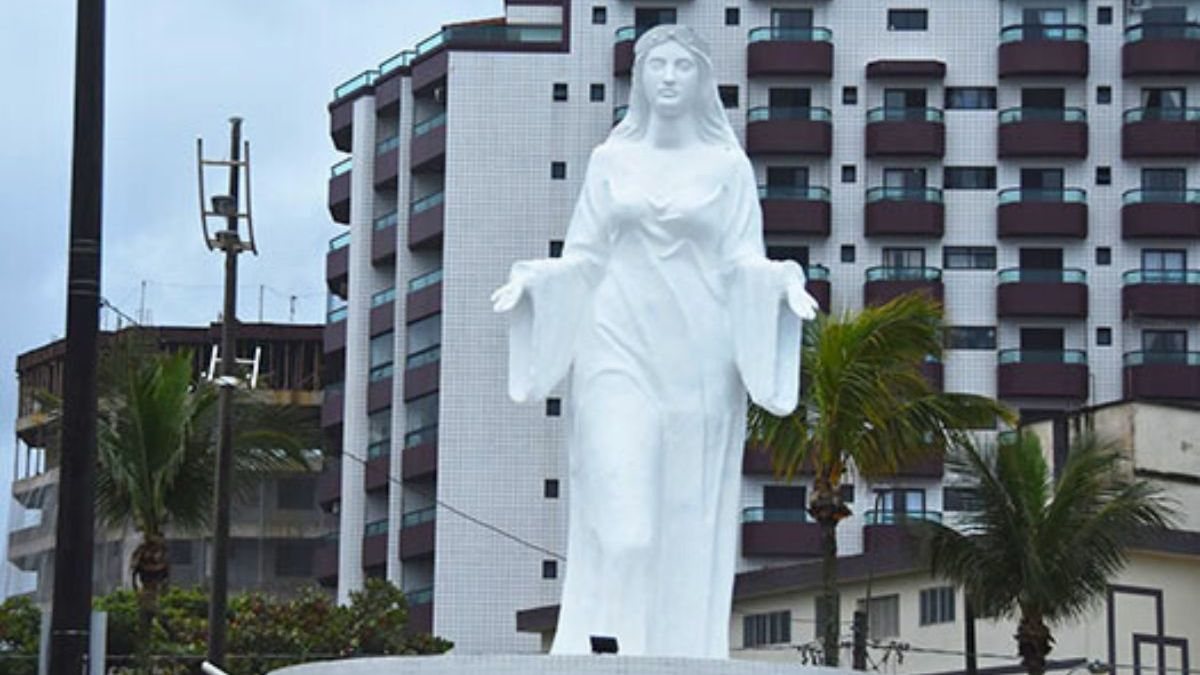 Praia Grande estátua de Iemanjá volta a ter padrão original de 1976