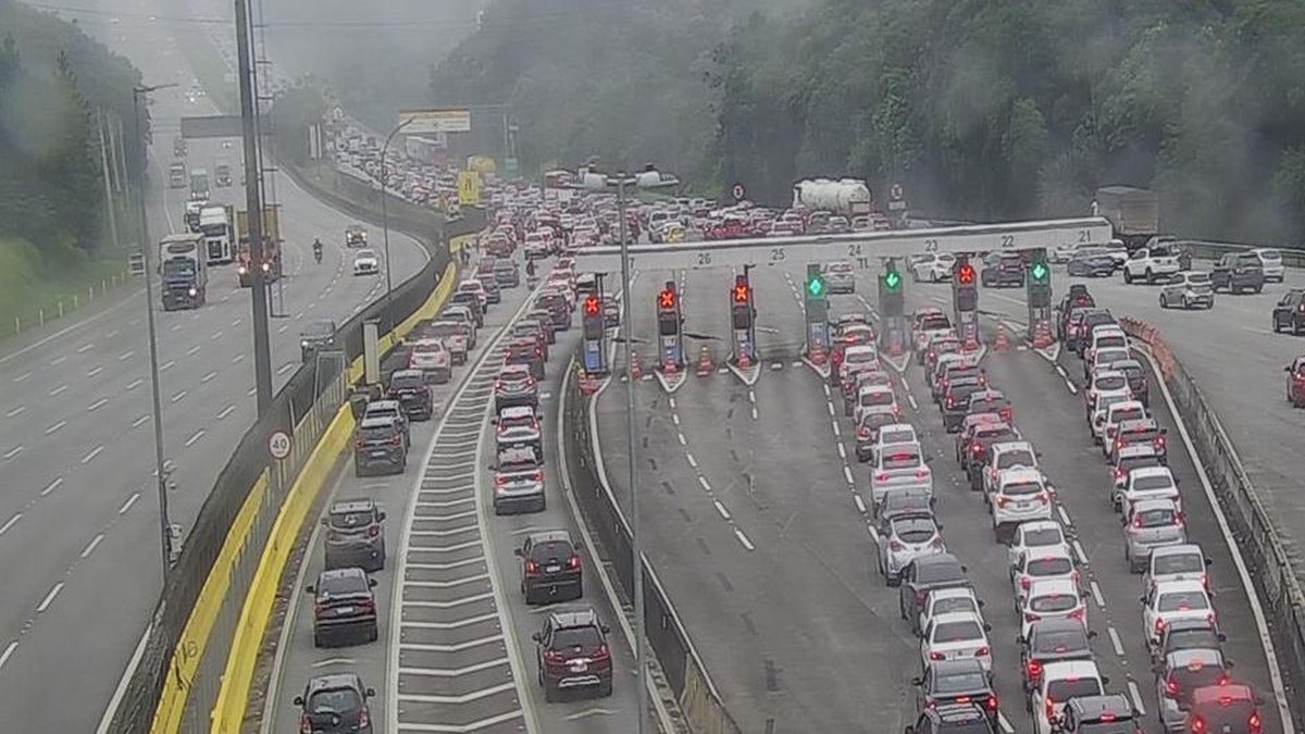 Motoristas Enfrentam Mais De Km De Congestionamento Na Anchieta E