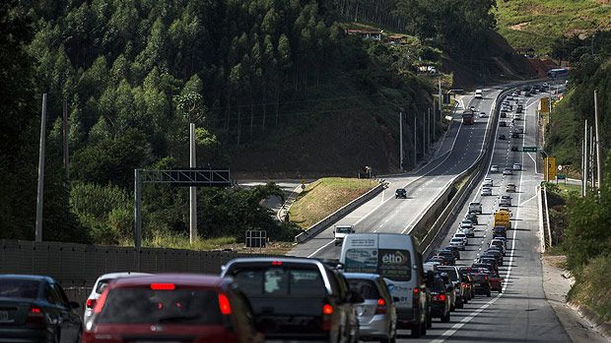 Rodovias do litoral norte esperam 200 mil veículos no feriado de Corpus