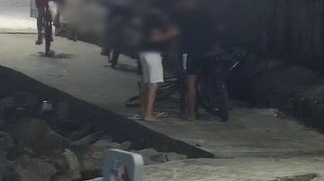 Quadrilha de oito indivíduos levou, a partir de agressão física, um cordão e celulares de quatro pessoas - Divulgação/Prefeitura de São Vicente