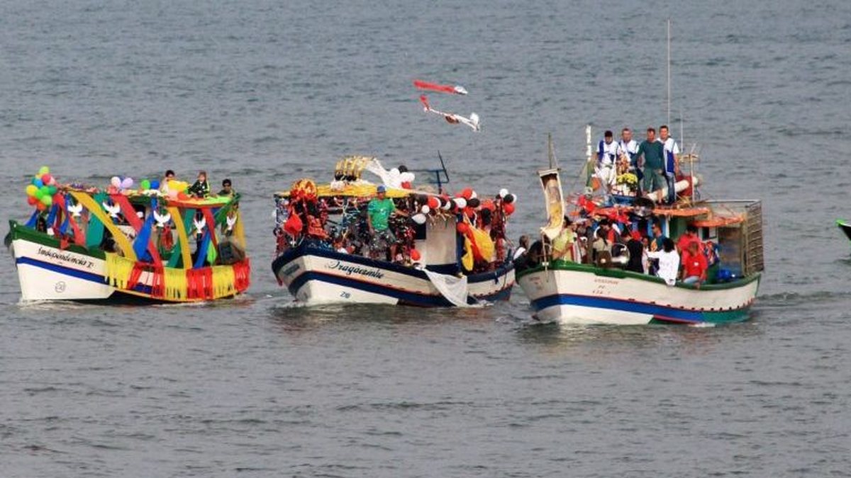 Festa de São Pedro Pescador em Ubatuba incentiva decoração de embarcações