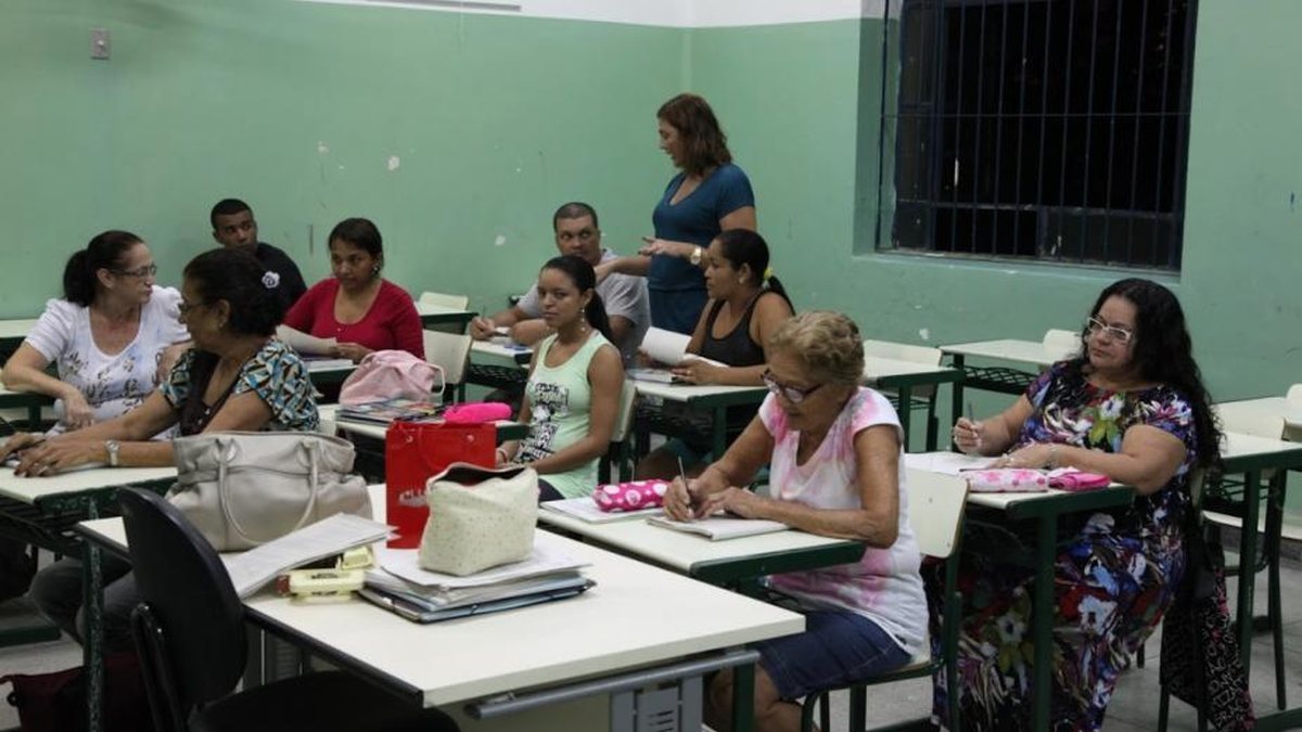 Praia Grande abre novo período de inscrições para turmas de EJA