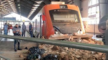 Passageiros relatam que freio de emergência teria falhado Trem se choca contra plataforma de estação em SP nesta manhã de quinta (10) Trem colide com plataforma na estação Júlio Prestes, em São Paulo - Lucas Jozino/Rádio Bandeirantes