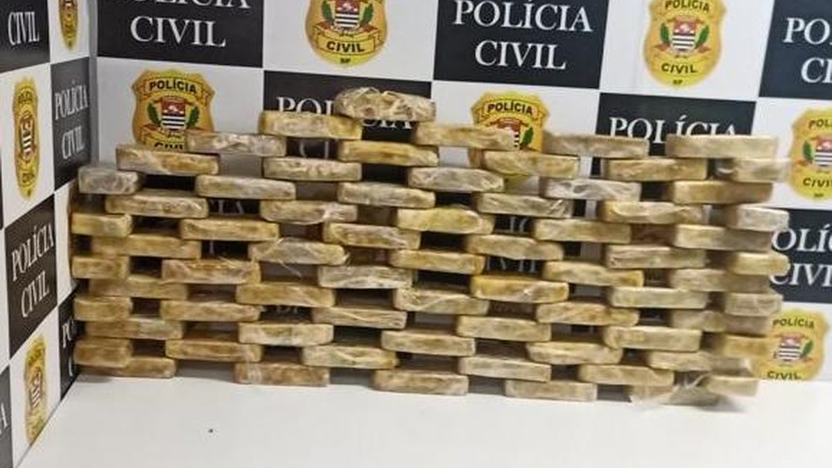 Polícia Civil de Carapicuíba prende traficante 70 tijolos de cocaína