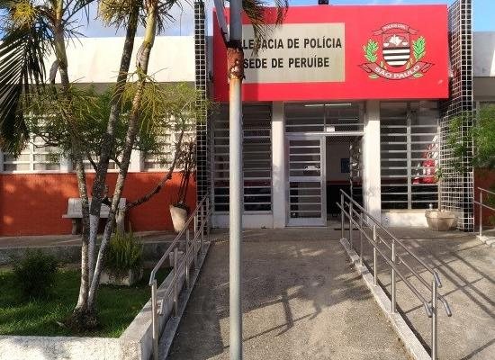 Homem foi capturado na noite da última segunda-feira (22) por policiais civis da Delegacia Sede de Peruíbe Procurado por homicídio há quase 10 anos é capturado no litoral sul de SP Fachada da Delegacia Sede de Peruíbe - Assessoria de Imprensa Polícia Civil - DEINTER-6