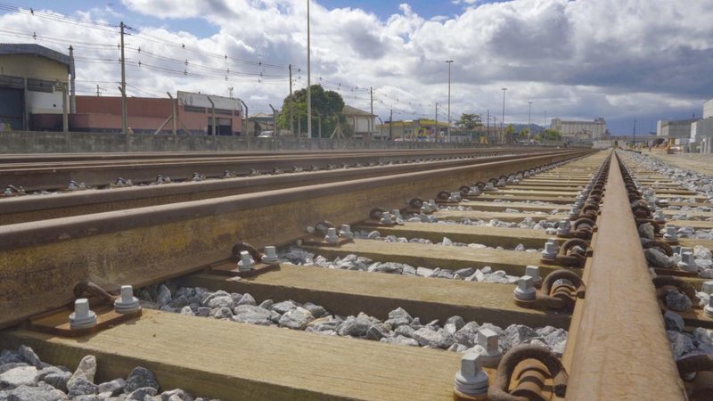 Ao longo da vigência contratual a concessionária deve realizar, bianualmente, chamamentos públicos Obras Ferrovia interna do Porto de Santos (trilhos) - Reprodução