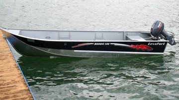 Modelo parecido com a embarcação desaparecida Barco desaparecido em Ubatuba - Reprodução