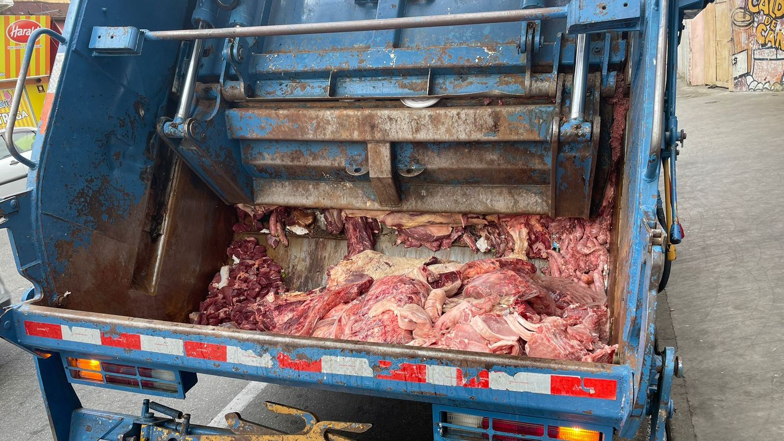 carne podre em caminhão