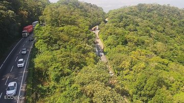A alça da Anchieta no km 40 norte com acesso à Interligação Planalto sentido Imigrantes está bloqueada - Reprodução/Ecovias
