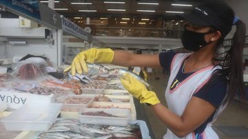 Mais de cinco toneladas de pescado foram vendidas por dia no festival - Raimundo Rosa/Prefeitura de Santos