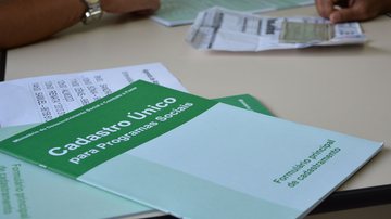 Para se cadastrar ou atualizar, é necessário que o responsável familiar leve documentos de todos que moram na residência - Divulgação/Prefeitura de Bertioga