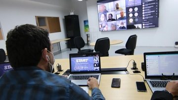 Iniciativa visa ajudar empreendedores a se familiarizarem com as novas tecnologias - Divulgação/Prefeitura de Santos