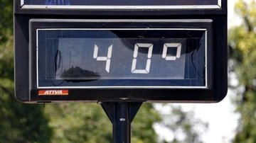 Climatempo prevê temperatura na casa dos 40 graus no domingo (24) no litoral de SP - Adriana Franciosi/Agência RBS