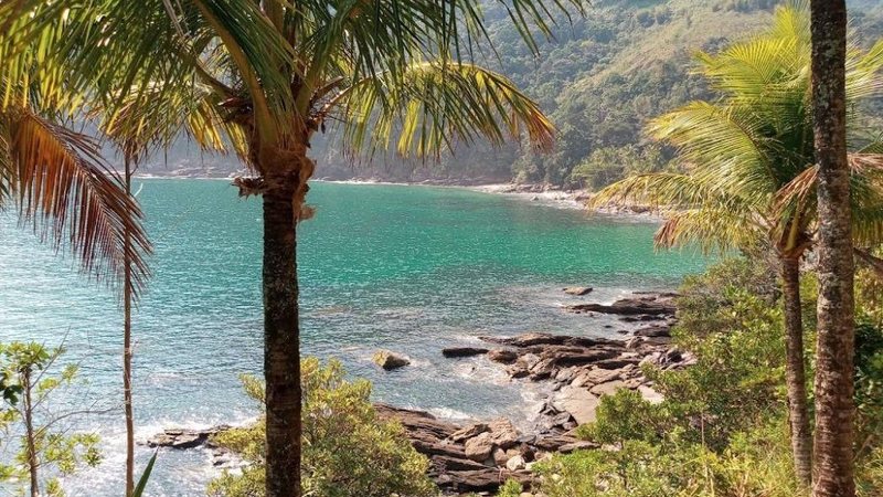 Foto da praia de Calhetas, em São Sebastião