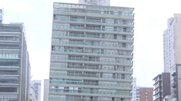 Um dos edifícios inclinados na orla da cidade - Reprodução TV Cultura Litoral