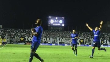 Jogadores do Cruzeiro comemoram um dos três gols da vitória contra o Santos - Correio Braziliense