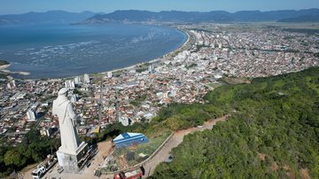 Vista a partir do Morro Santo Antônio é de tirar o fôlego! - Site Turismo Caraguá