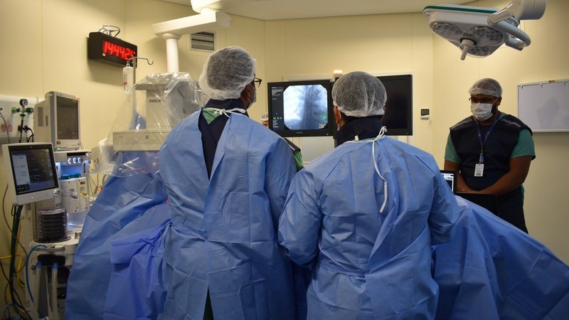A cirurgia foi realizada em um paciente de 62 anos, que já teve alta e se recupera bem - Instituto Sócrates Guanaeses