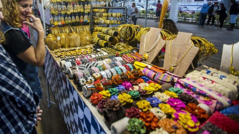 Produtos à venda são confeccionados de forma 100% artesanal - Prefeitura de Praia Grande