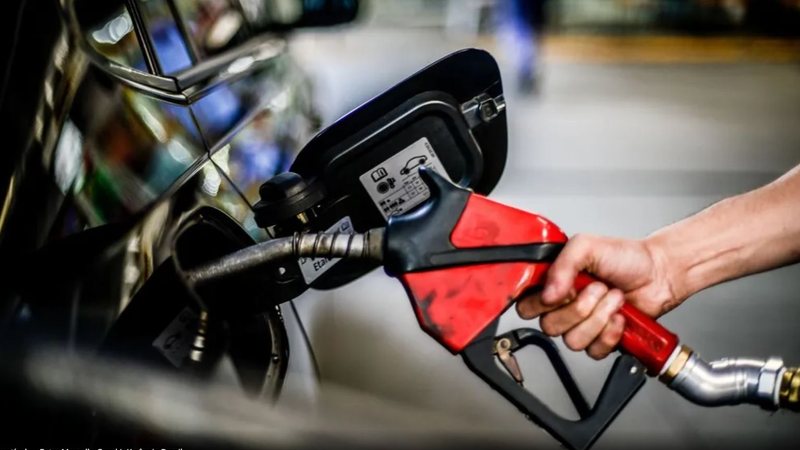 Preço do combustível pode variar quase 20% de um posto santista para outro, mostra levantamento mensal - Imagem: Marcello Casal Jr / Agência Brasil