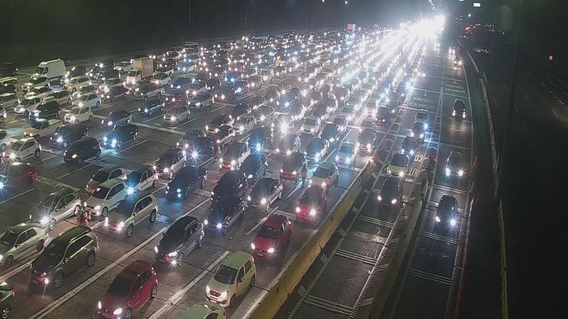 Quase 300 mil veículos seguiram em direção à Baixada Santista - Divulgação Ecovias