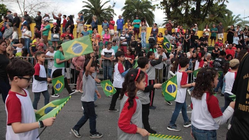 Desfile cívico-militar aconteceu após um hiato de três anos - Foto: Isabela Carrari