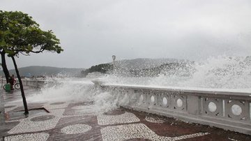 Previsão é que as ondas ultrapassem os 2,90 metros de altura - Prefeitura de Santos