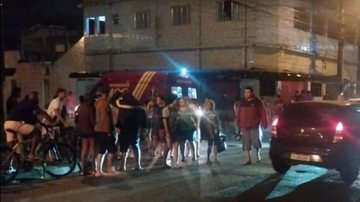 Moradores de bairro de São Vicente em desespero após atentado a tiros no último fim de semana - Imagem: Reprodução / Sou mais São Vicente e Região