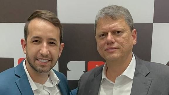 Tenente Coimbra ao lado do governador Tarcísio de Freitas - Assessoria Parlamentar