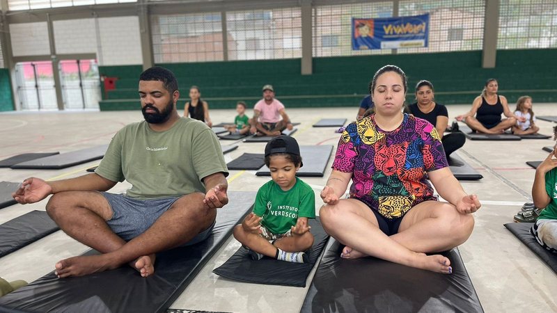 Dentre as iniciativas, a prática semanal de ioga e Mindfulness foi estendida para as famílias - Verdescola