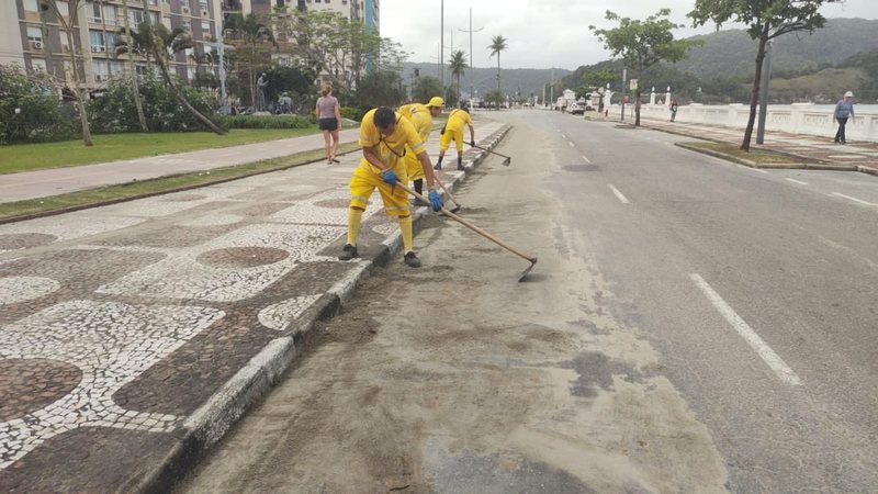 Areia foi retirada das imediações dos canais 4 e 6 e nas proximidades do Aquário Municipal - Prefeitura de Santos