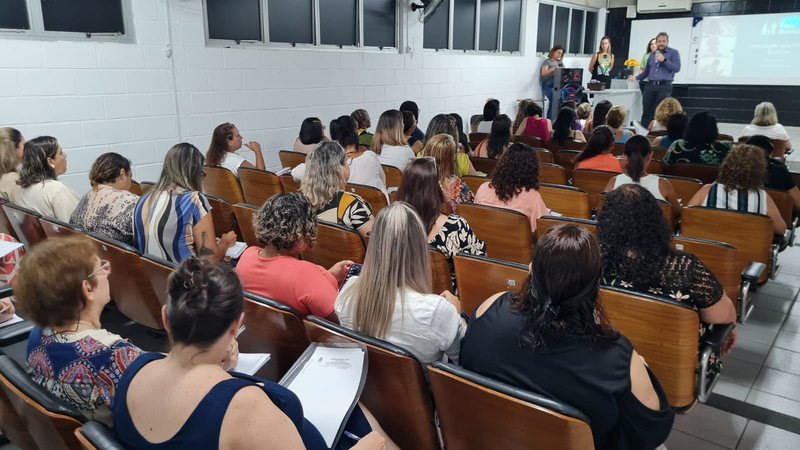 Formação busca promover práticas de cuidado infantil - Imagem: Divulgação / Prefeitura de Guarujá