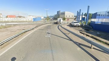Acesso à rodovia dos Imigrantes pela avenida Manoel de Abreu, em São Vicente; trecho será bloqueado por 15 dias - Imagem: Reprodução / Google Street View