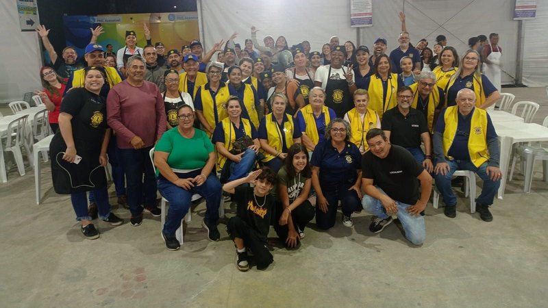 Voluntários durante realização da Festa da Tainha 2023, maior evento do Lions Bertioga - Divulgação/ Lions Bertioga