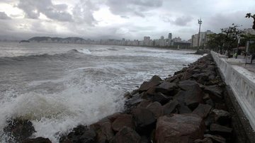 Previsão é que ondas possam chegar aos 3 metros na Baía de Santos - Francisco Arrais/Prefeitura de Santos