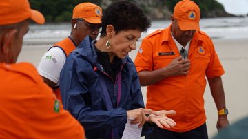 Atividade de campo foi aplicada na praia de Guaratuba pela pesquisadora científica do IPA, Célia Regina de Gouveia Souza - Divulgação/Prefeitura de Bertioga