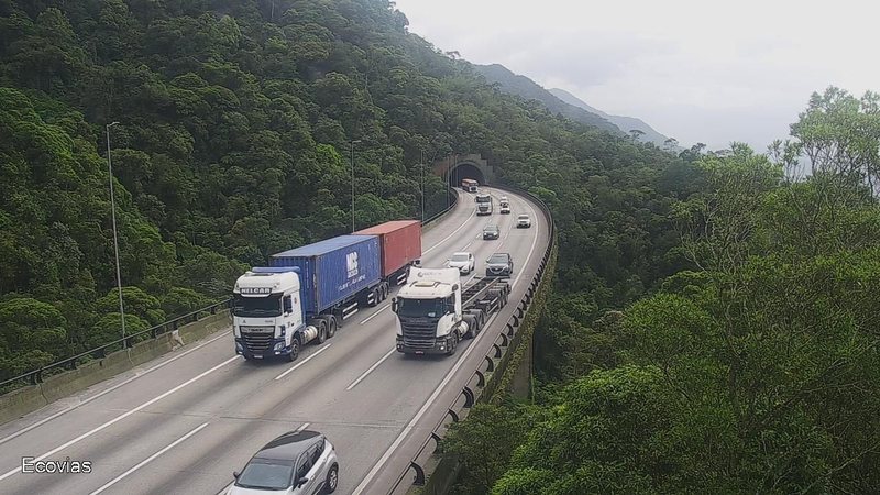 A descida da serra é realizada pela pista sul da via Anchieta e da rodovia dos Imigrantes - Reprodução/Ecovias