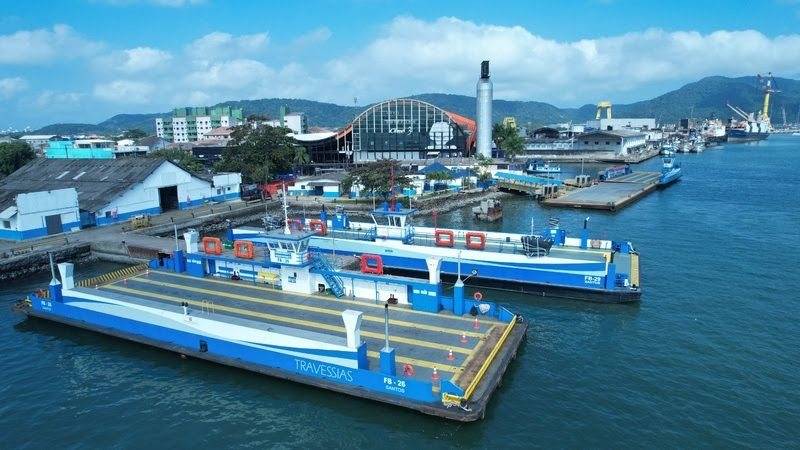 Chegada de super cargueiro suspenderá o serviço para entrada no porto - Divulgação Semil