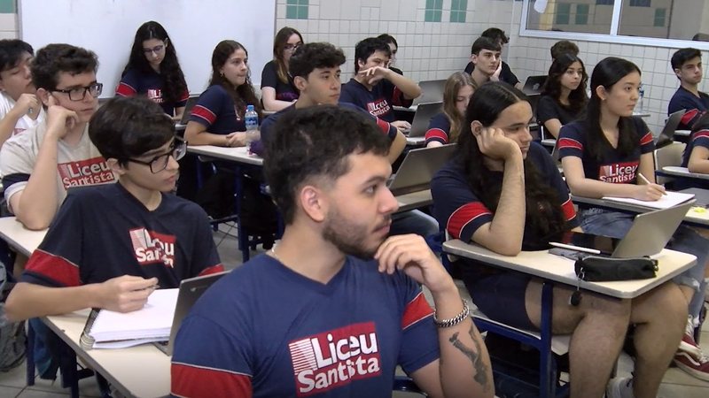 Alunos atentos durante uma aula de matemática - Reprodução TV Cultura