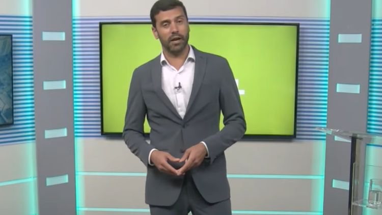 O jornalista Thiago Dantas apresenta o telejornal - Reprodução TV Cultura