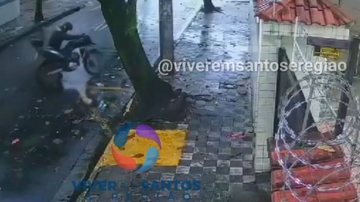 Ladrão agindo na rua Guedes Coelho, em Santos - Reprodução TV Cultura
