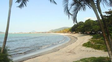 Praia do Iperoig, em Ubatuba, é uma das que estão com bandeira vermelha no litoral norte de SP - Prefeitura de Ubatuba
