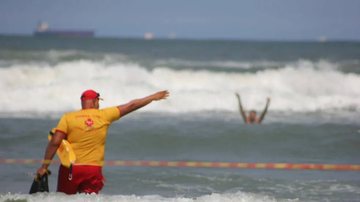 Homens e mulheres do GBMar atenderam 3.055 ocorrências nas praias de São Paulo - Divulgação GBMar