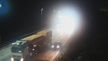 Motoristas enfrentam lentidão para a capital na noite de sábado - Reprodução/Ecovias