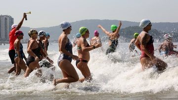 Atletas durante competição no mar de Santos - Imagem: Divulgação / Prefeitura de Santos