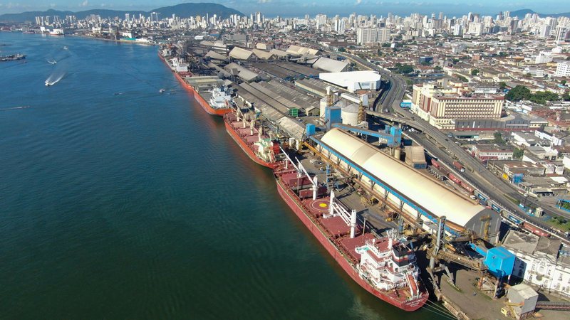 Fluxo de navios nos 11 meses do ano foi de 4.949 atracações, crescimento de 4% - Autoridade Portuária de Santos