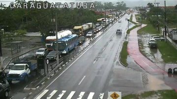 Motoristas enfrentaram longas filas em congestionamento - Divulgação DER
