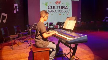 Piano é um dos cursos oferecidos pela iniciativa, de forma totalmente gratuita - Divulgação/Prefeitura de Guarujá