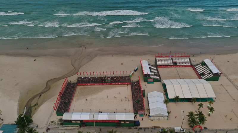 Arena Verão+ está instalada na praia da Enseada - Divulgação / Prefeitura de Guarujá