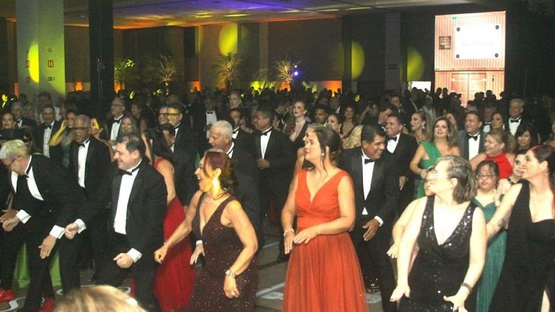 Público presente se divertiu na noite do último sábado (27) - Prefeitura de Santos
